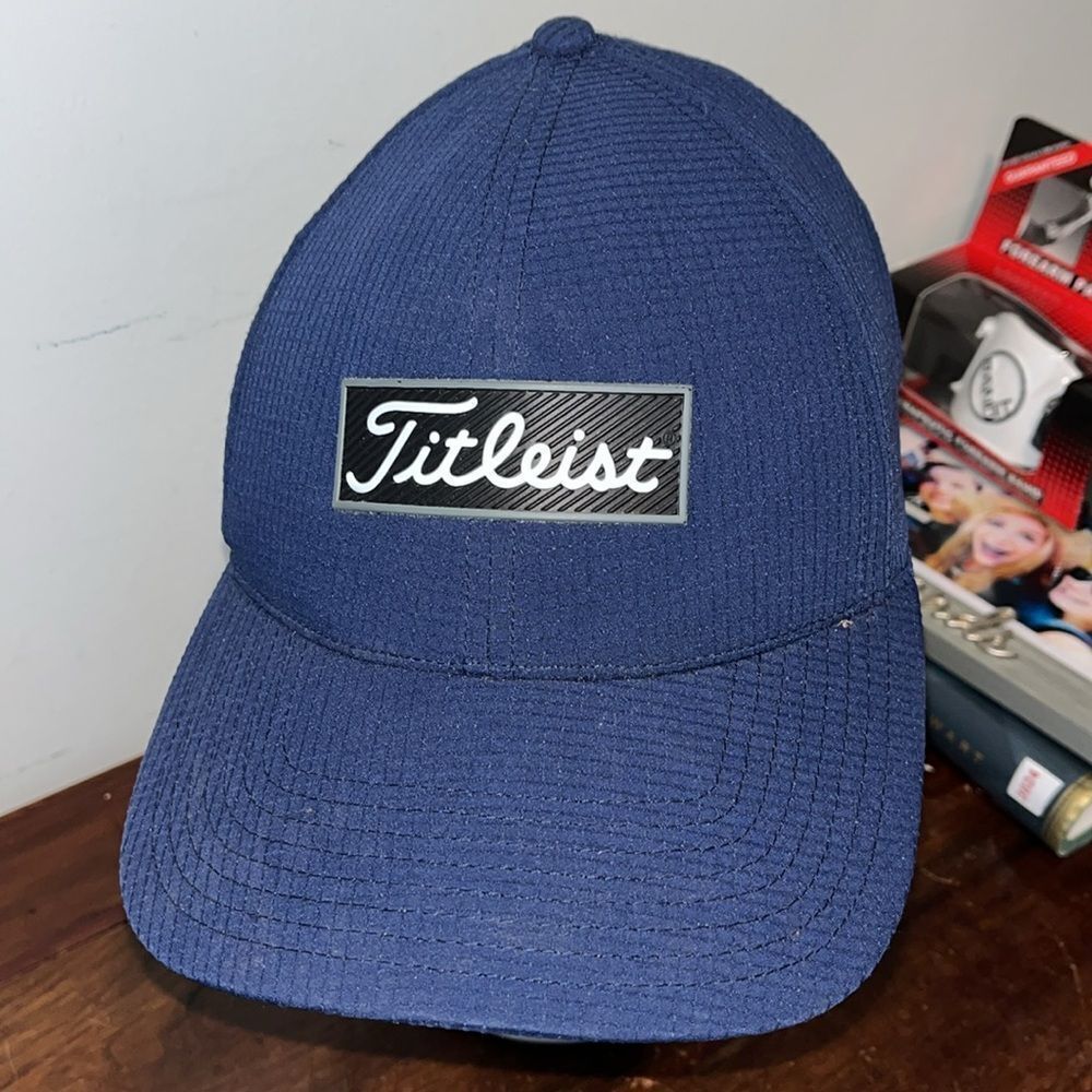 Navy Blue Titleist SnapBack 100% polyester washable golf cap hat